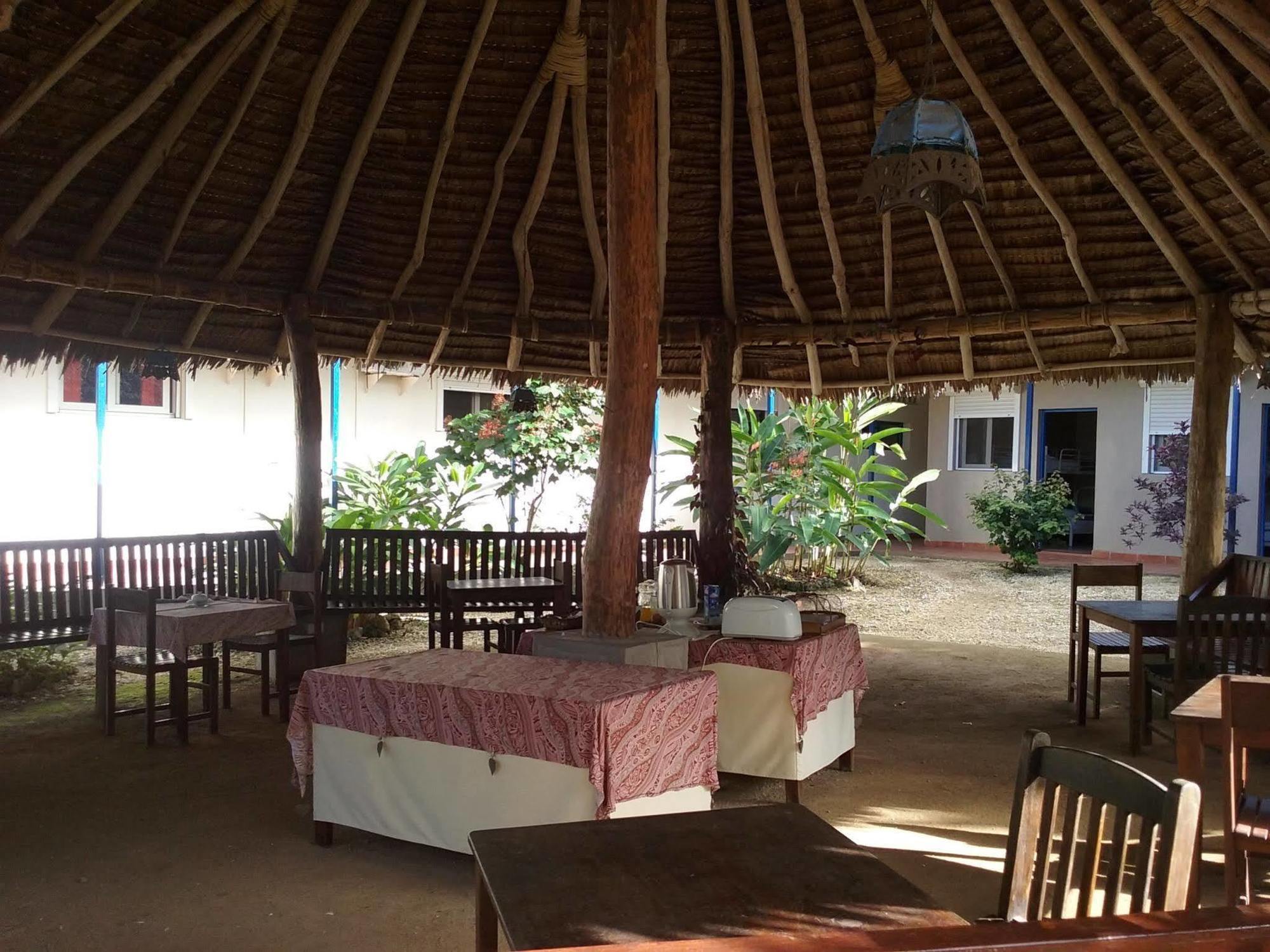 Vanuatu Holiday Hotel Порт-Вила Экстерьер фото