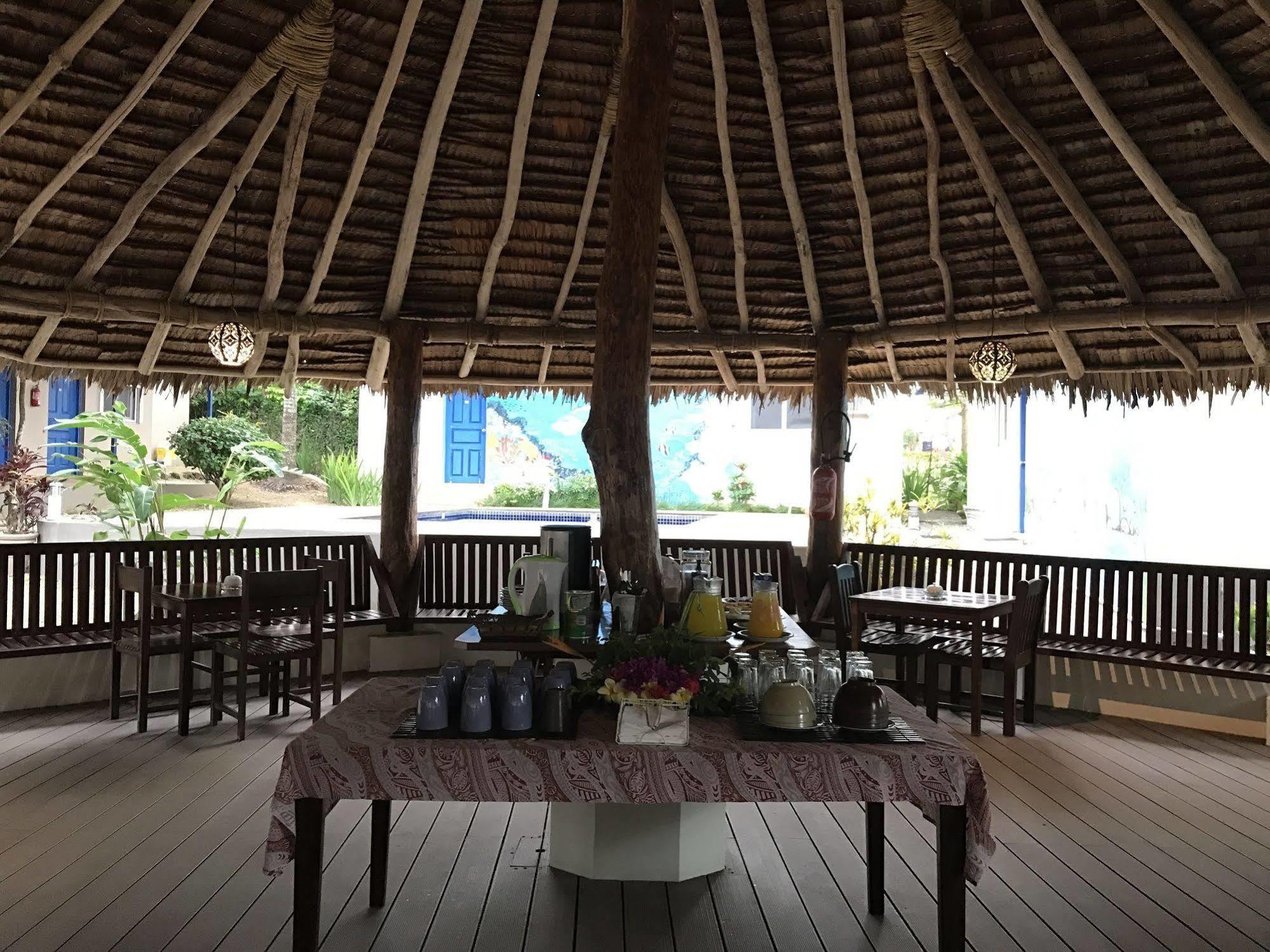 Vanuatu Holiday Hotel Порт-Вила Экстерьер фото